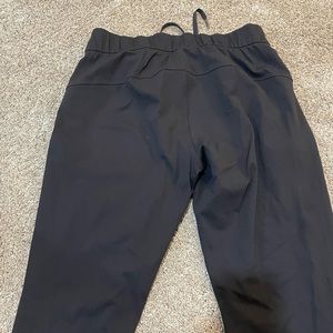 Lulu lemon pants. Size 6, great condition!